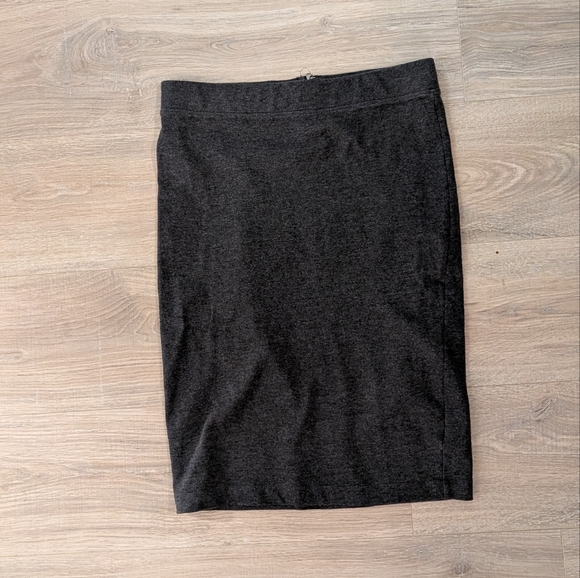 GAP Dresses & Skirts - GAP Charcoal Pencil Skirt With Zipper Back 100% Cotton Women's Size Small
